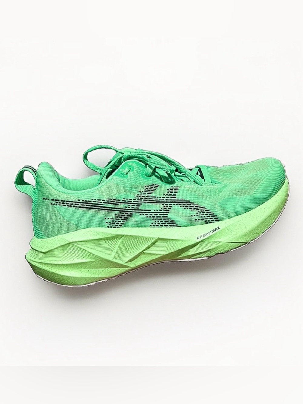ASICS Novablast 5 Running Shoes Womens 8.5 Green Cushioned Sneakers Athletic